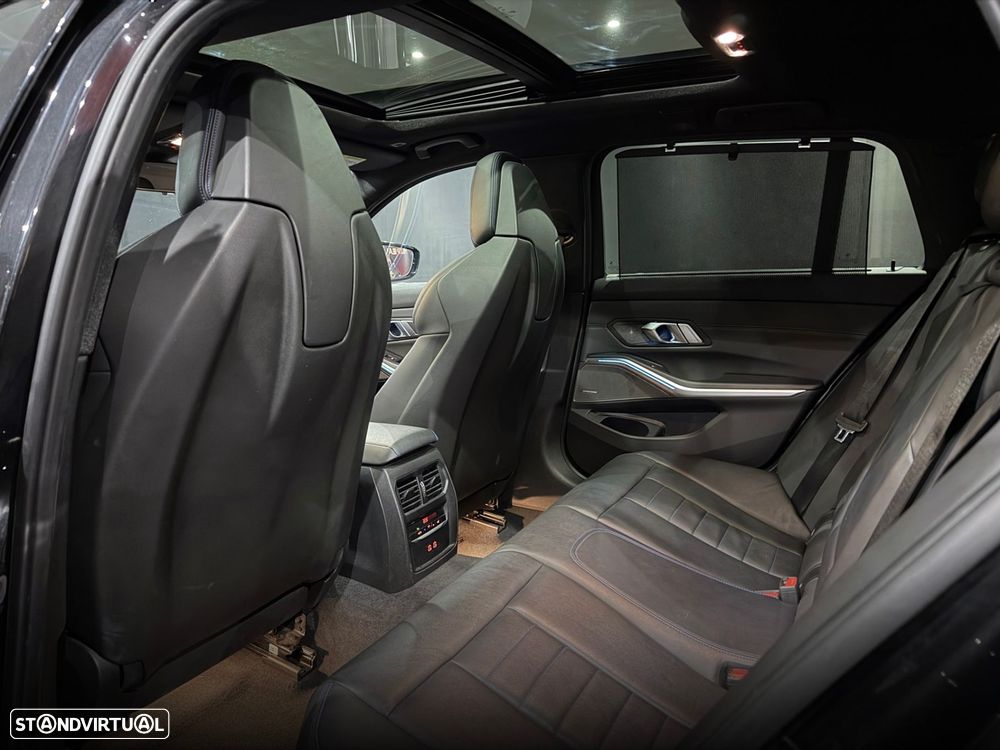 BMW 330 e Touring Pack Desportivo M Pro Auto - 40