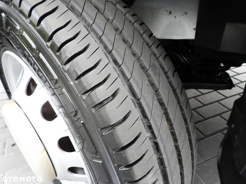 Ford TRANSIT  PLANDEKA 8 PALET TEMPOMAT LEDY BLIŹNIACZE KOŁA KLIMATYZACJA  130KM - 24