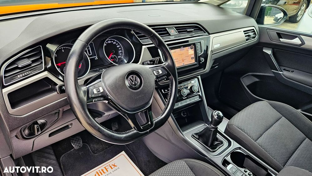 Volkswagen Touran - 12