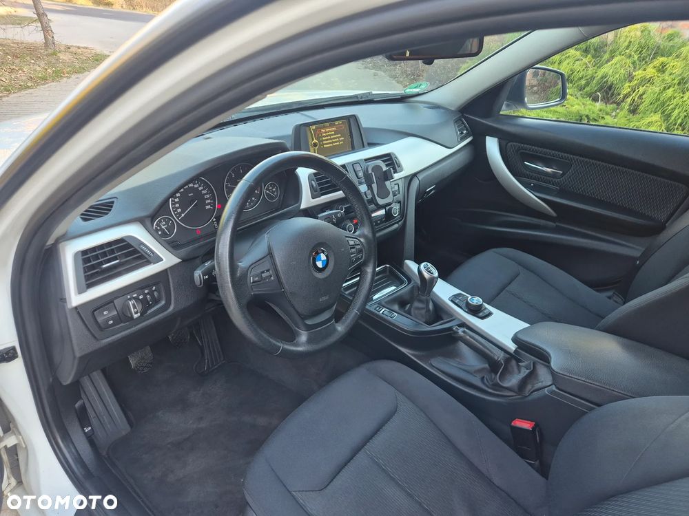 BMW Seria 3 318d DPF Edition Lifestyle - 17