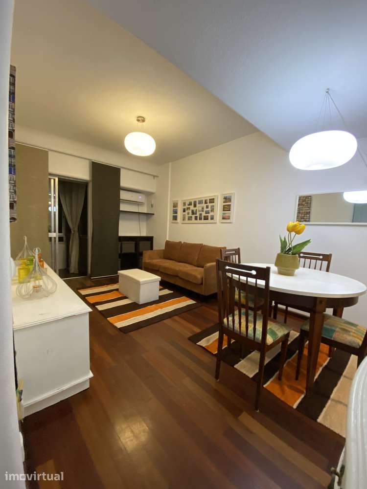 Apartamento T1 com elevador e varanda junto à Graça - Grande imagem: 2/12