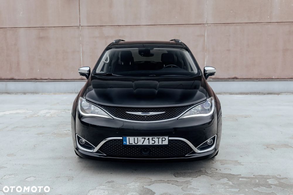 Chrysler Pacifica - 1