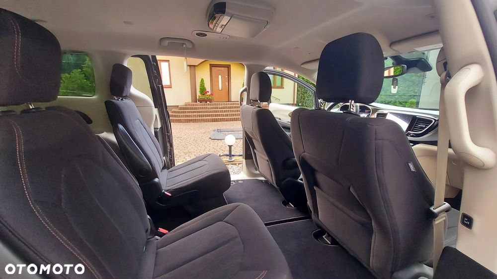 Chrysler Pacifica - 20