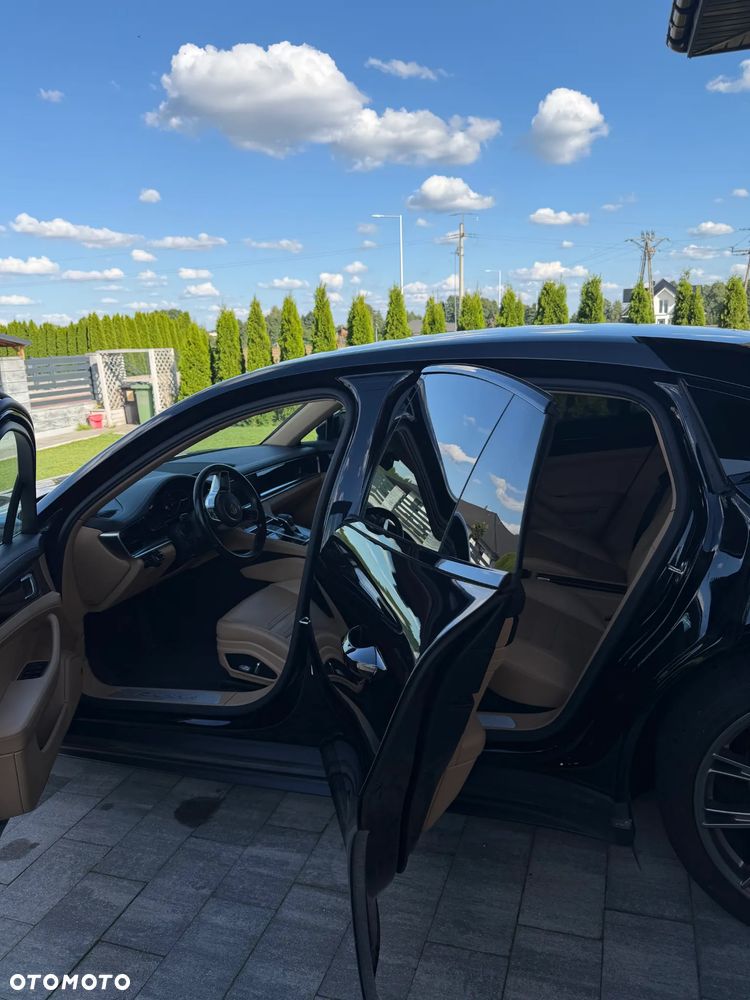 Porsche Panamera 4 - 8