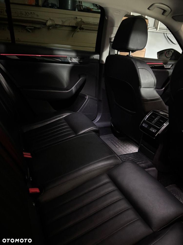 Skoda Superb 2.0 TDI L&K DSG - 17