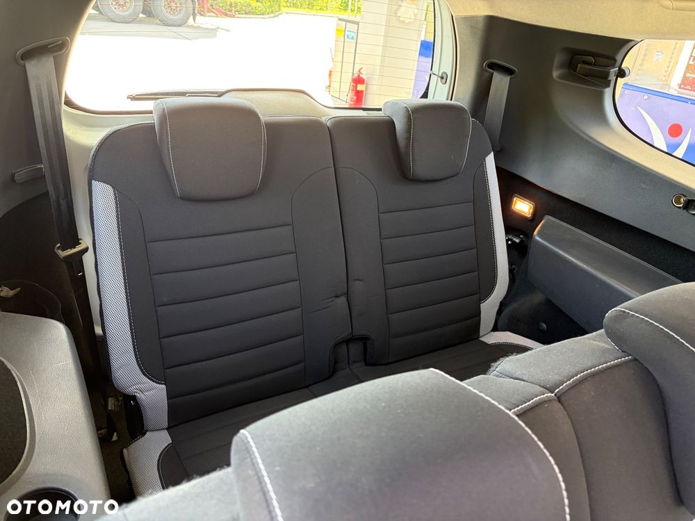 Dacia Lodgy 1.6 SCe Stepway S&S - 18