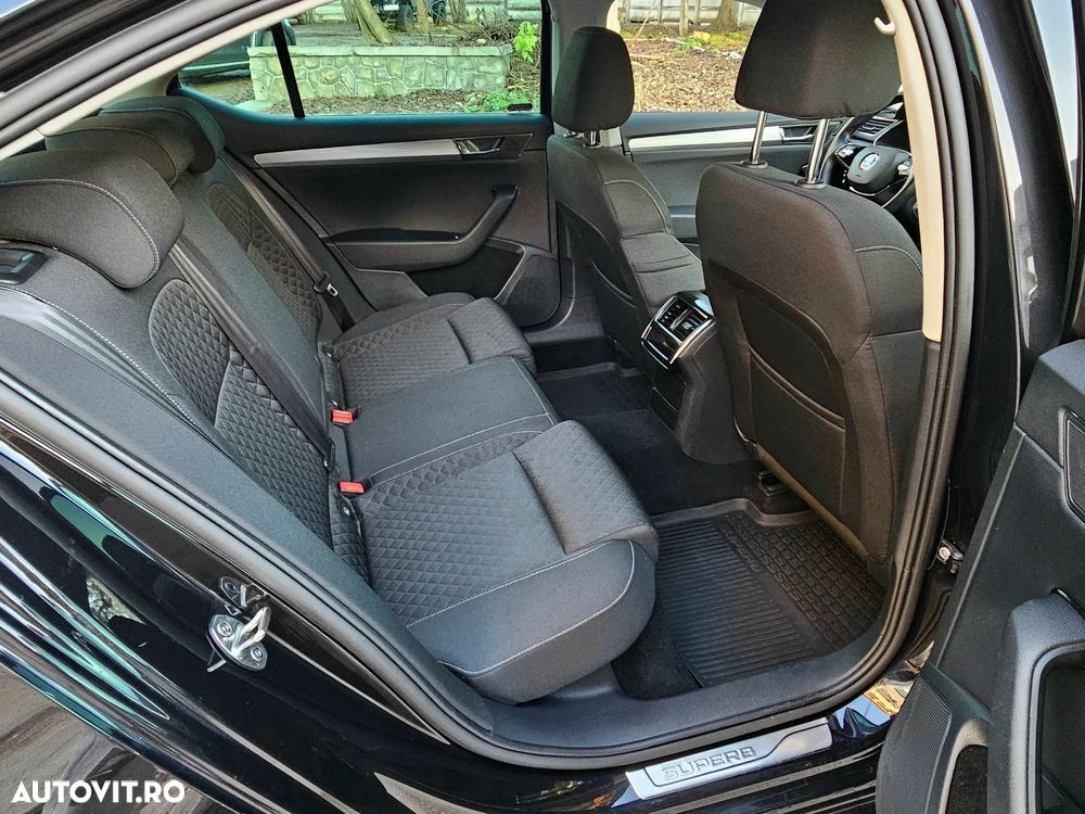 Skoda Superb Combi 2.0 TDI DSG SportLine - 13