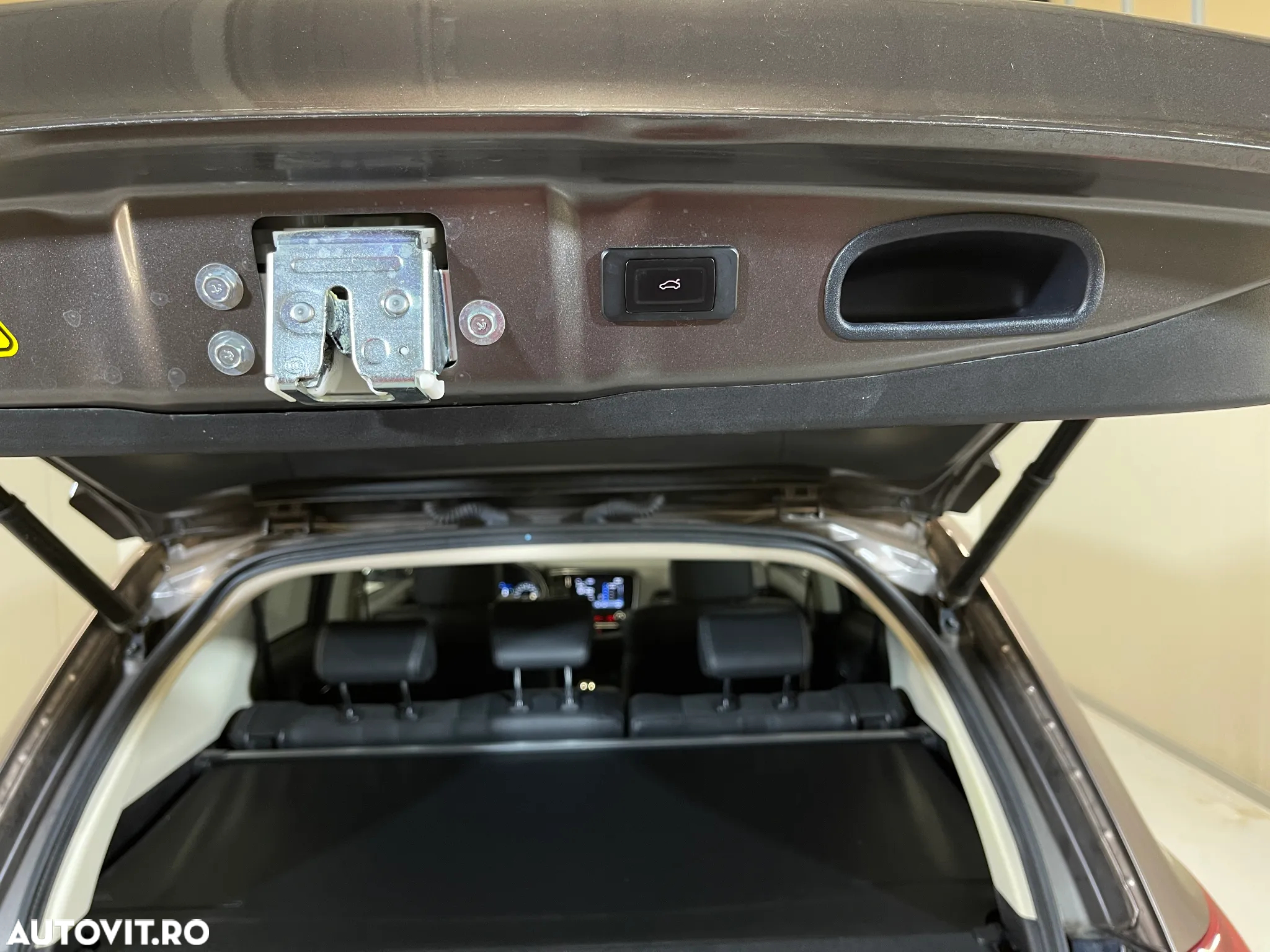 Mitsubishi Outlander - 23