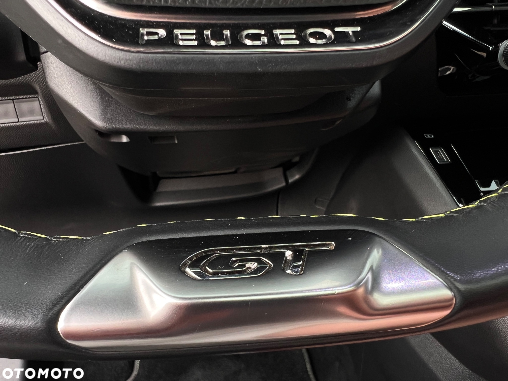 Peugeot 208 PureTech 100 EAT8 GT - 18