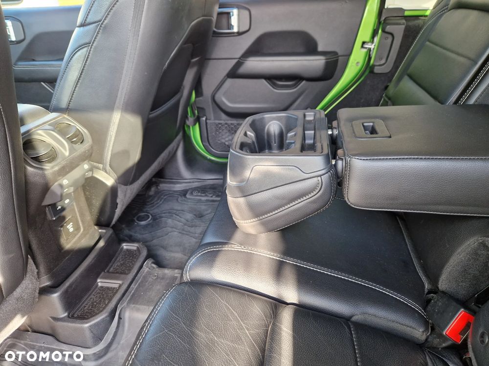 Jeep Wrangler 3.6 Unlim Sahara - 24