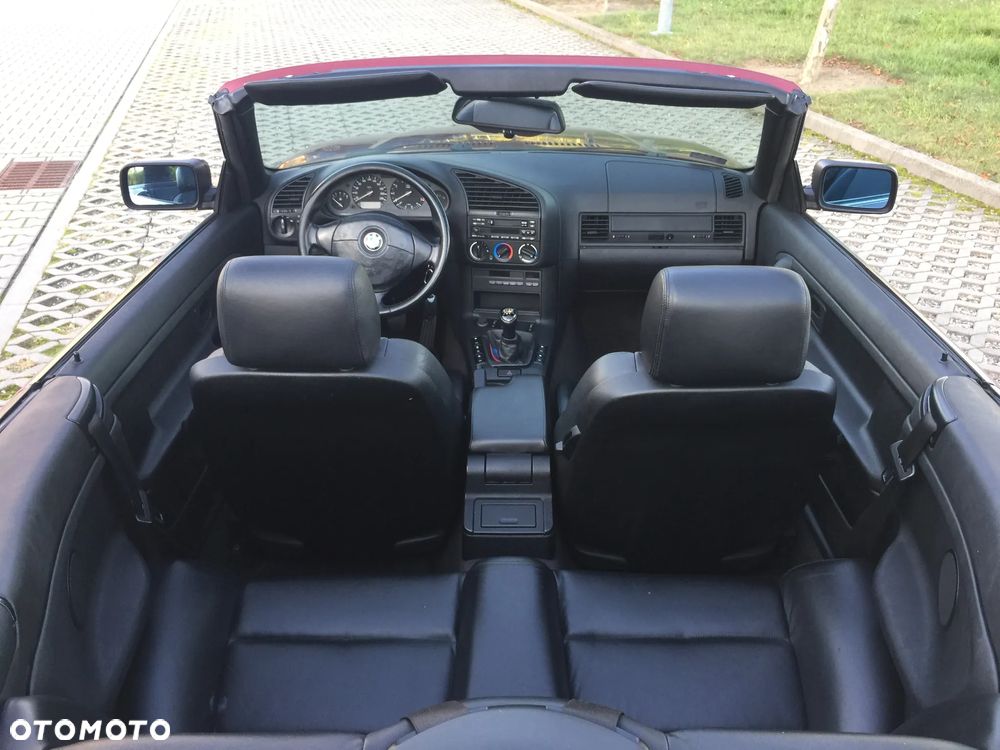 BMW Seria 3 318i Cabriolet - 9