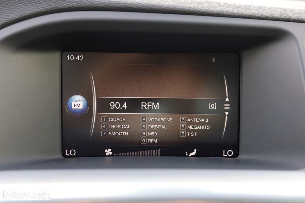 Volvo V60 Cross Country 2.0 D3 Momentum Geartronic - 11