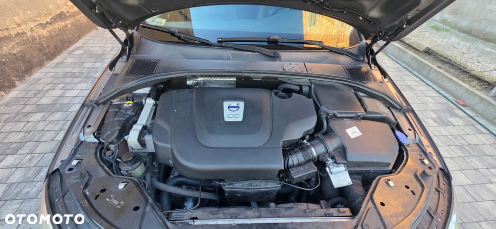 Volvo XC 70 D5 AWD Momentum - 8