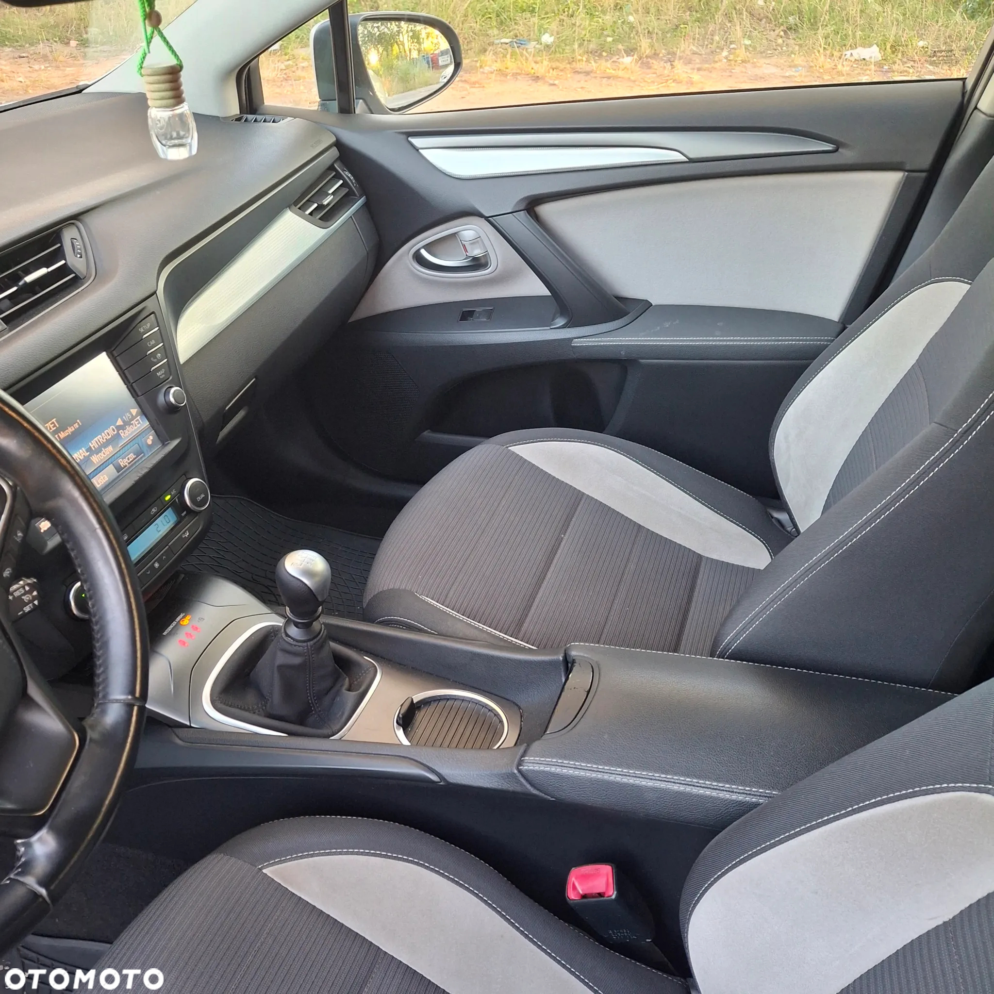Toyota Avensis 1.8 Premium - 14