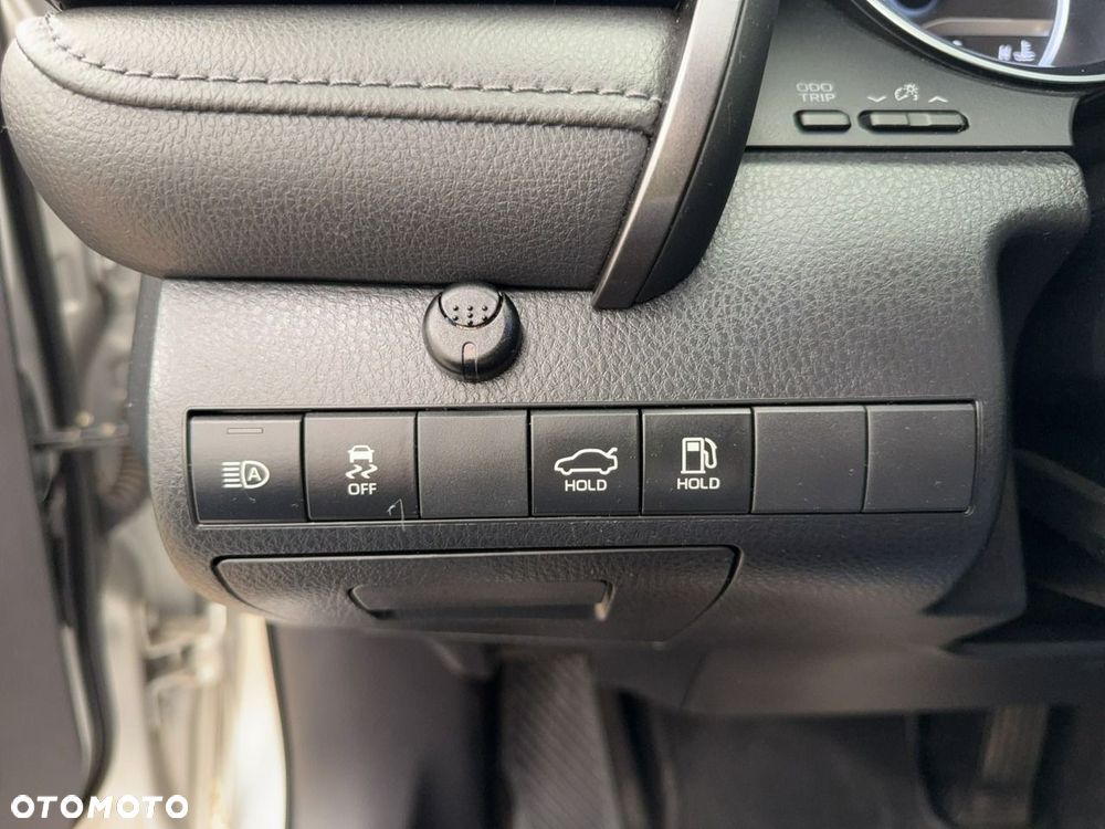 Toyota Camry - 26