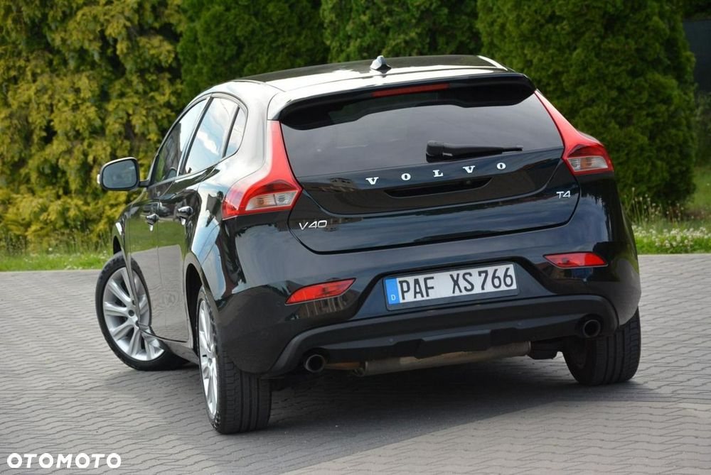 Volvo V40 T4 R-Design Momentum - 6
