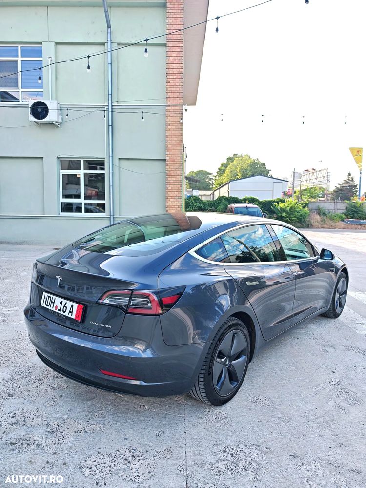Tesla Model 3 - 5