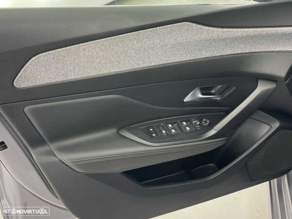 Peugeot 308 SW 1.2 PureTech Allure - 16