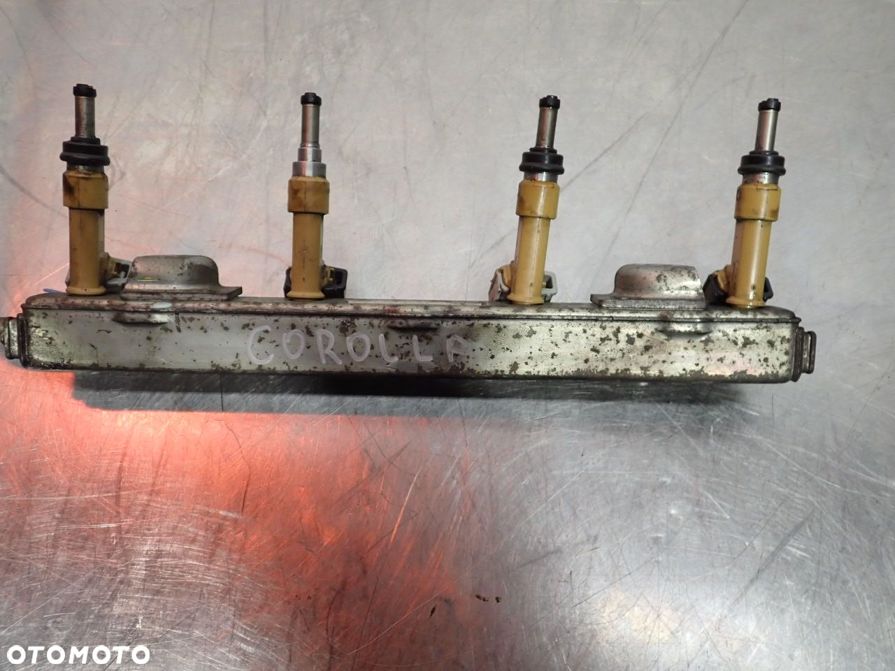 LISTWA WTRYSKOWA TOYOTA COROLLA E15 23250-37010 - 3