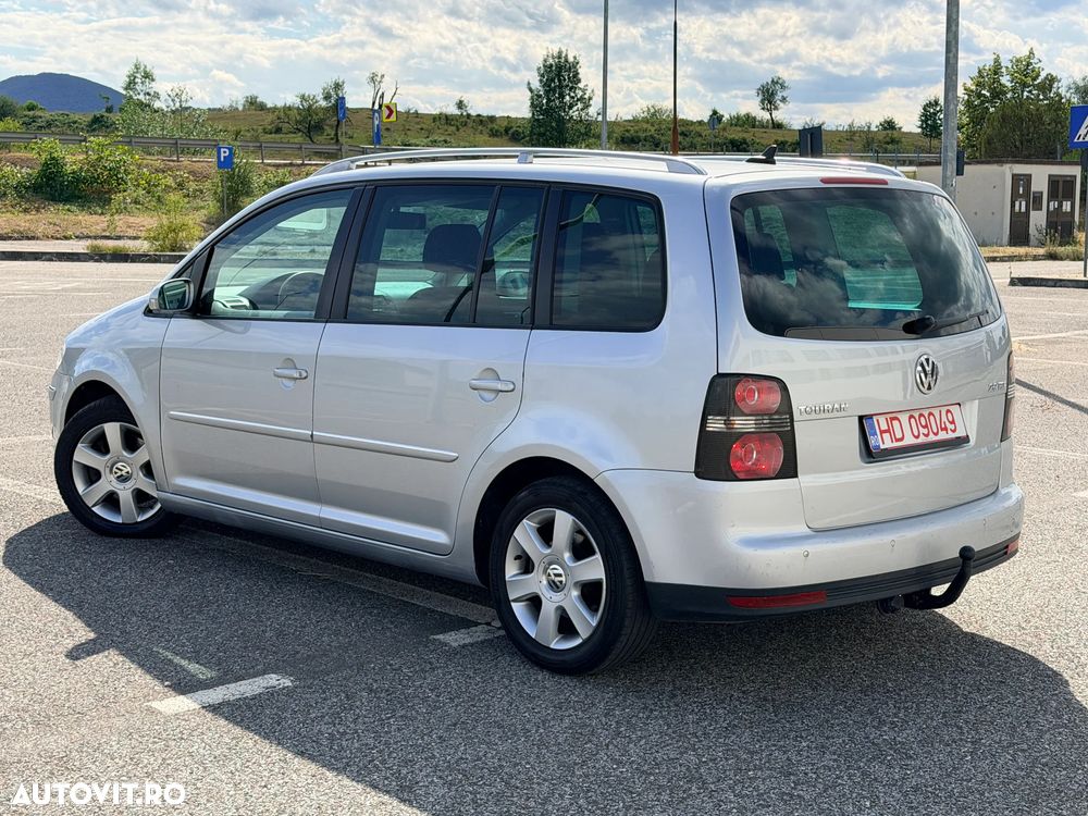 Volkswagen Touran 2.0 TDI DPF Highline - 3
