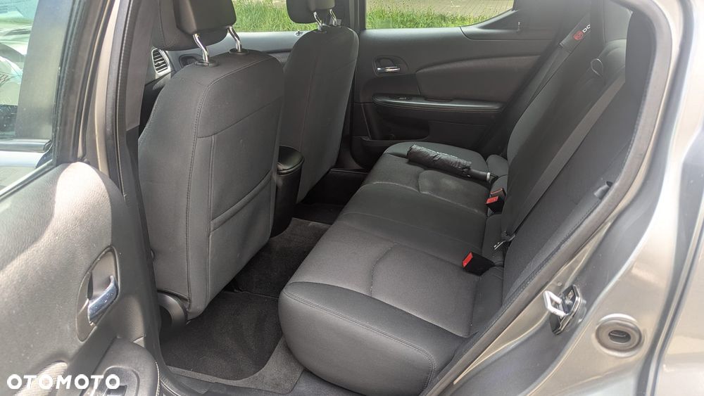 Dodge Avenger - 24