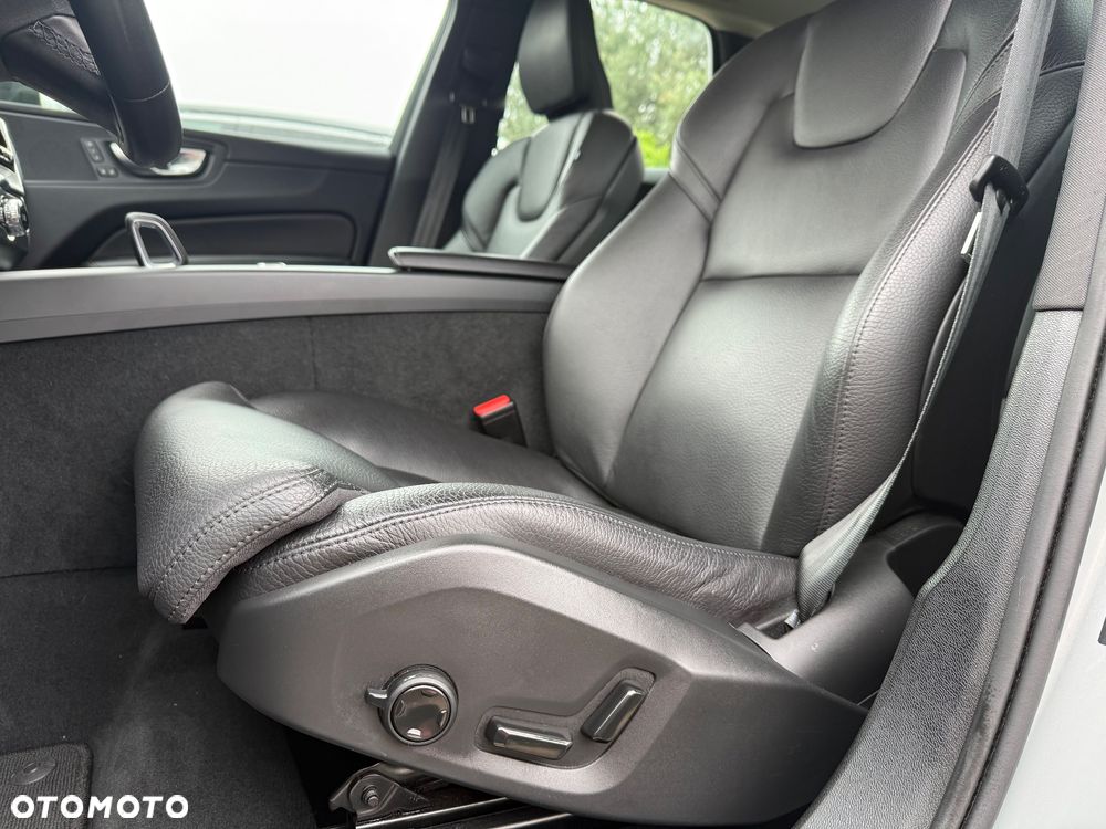 Volvo XC 60 B4 D Ultimate Dark - 35