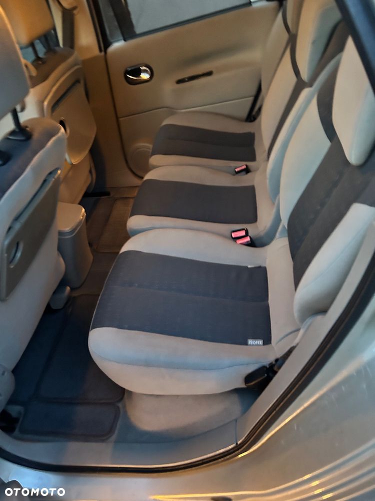 Renault Scenic 1.6 16V Confort Expression - 10