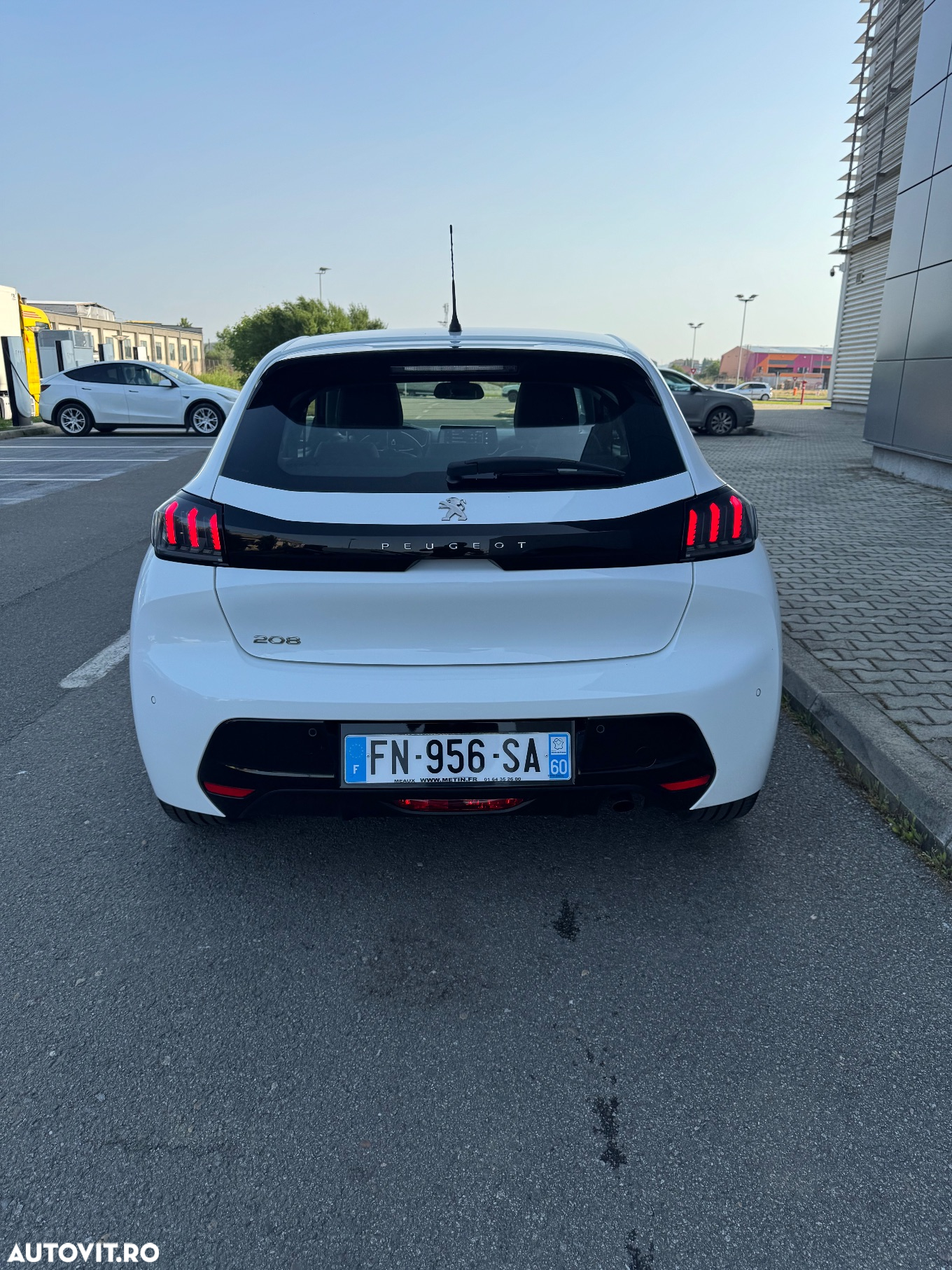 Peugeot 208 1.2 L PureTech STT Allure - 17