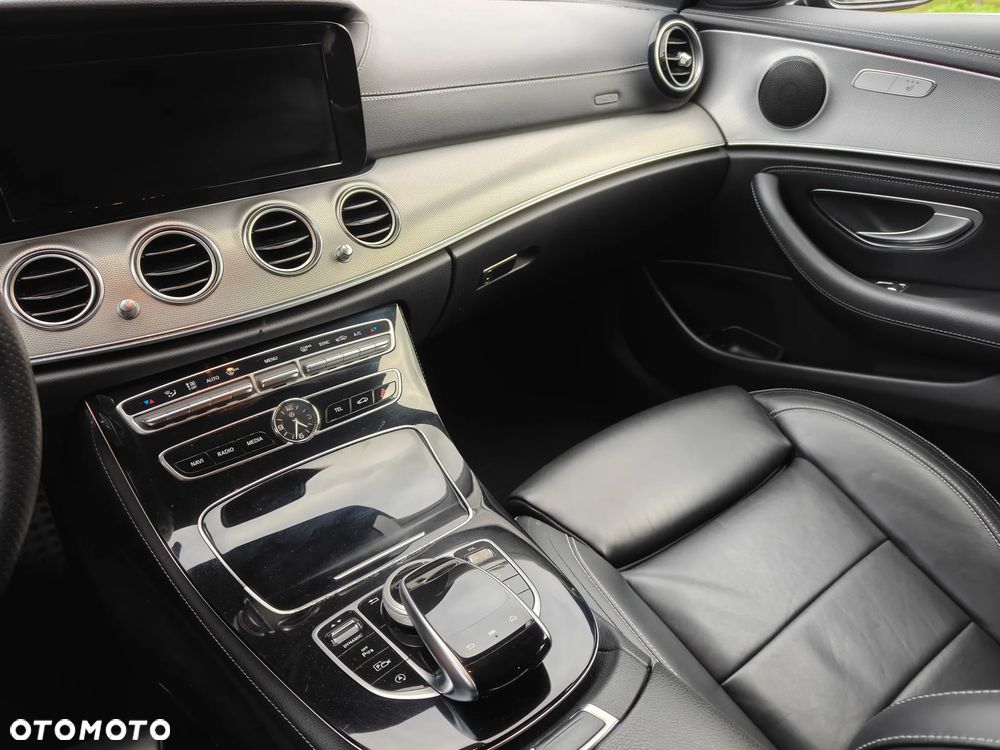 Mercedes-Benz Klasa E 220 d 4Matic 9G-TRONIC AMG Line - 32