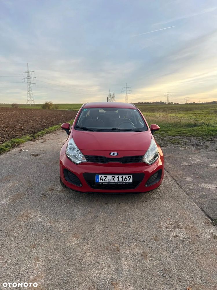 Kia Rio 1.2 L - 6