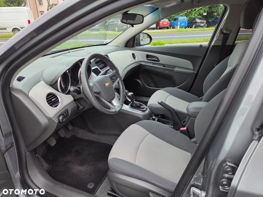 Chevrolet Cruze 1.8 LT - 11