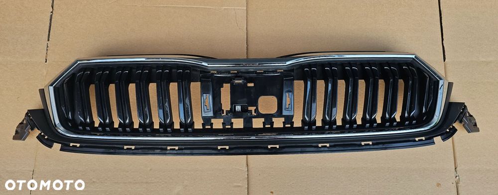 Grill atrapa Skoda Octavia 5E3853653C - 1