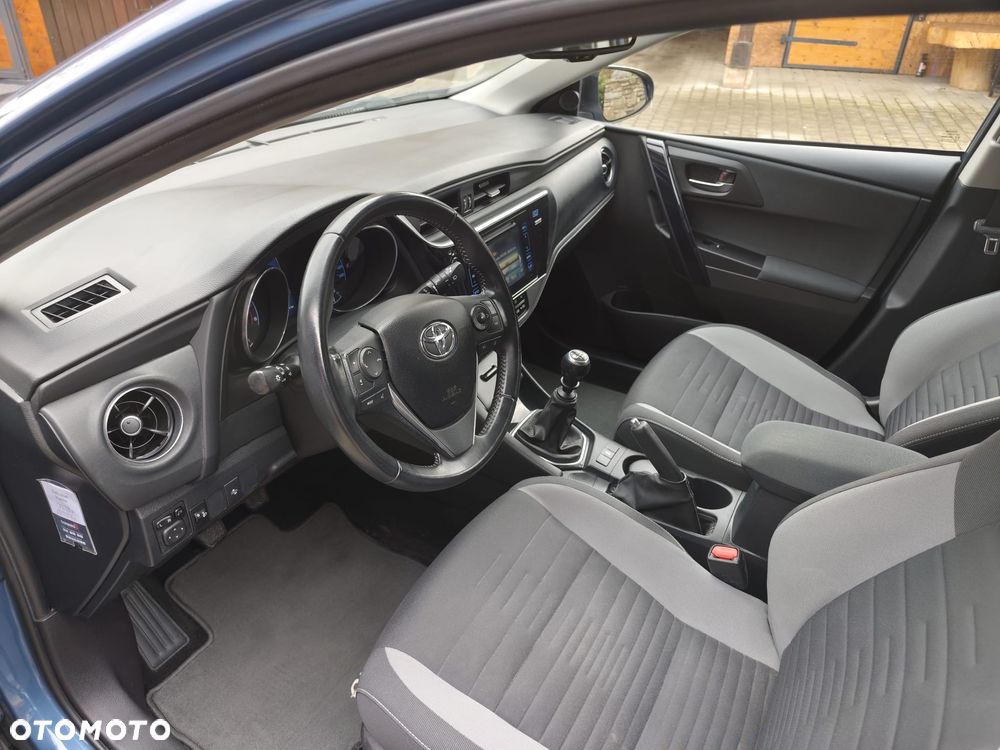 Toyota Auris 1.33 Dual-VVT-i Design Edition - 36