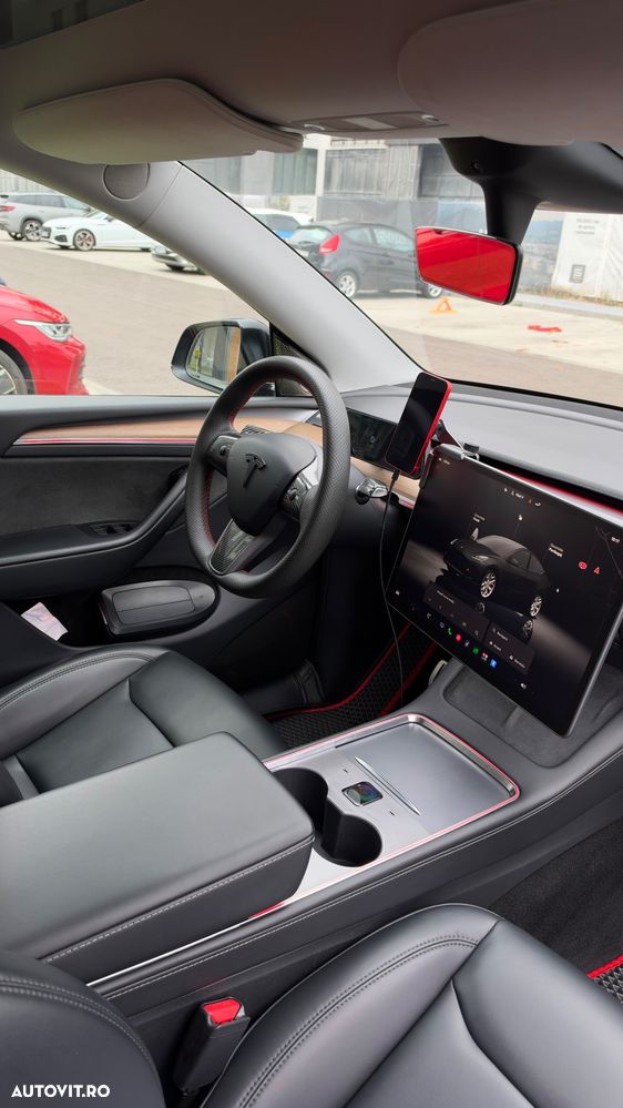 Tesla Model Y Performance Dual Motor AWD - 9