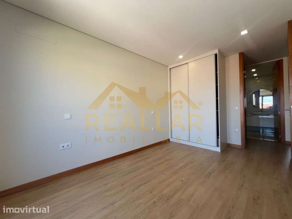 Apartamento T2 Recuado na primeira linha de mar em Vila do Conde - Grande imagem: 4/24