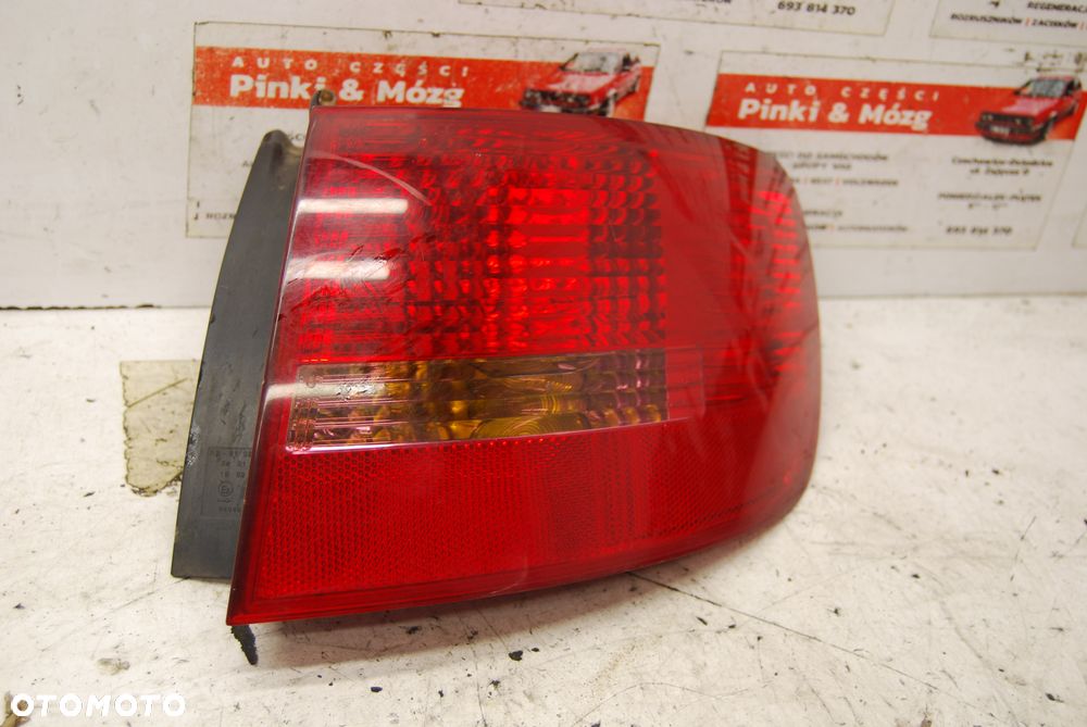 LAMPA PRAWY LEWY TYŁ TYLNA W BŁOTNIK AUDI A6 C6 KOMBI - 2