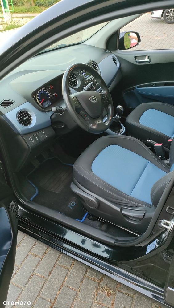 Hyundai i10 1.0 Fifa World Cup Edition - 18
