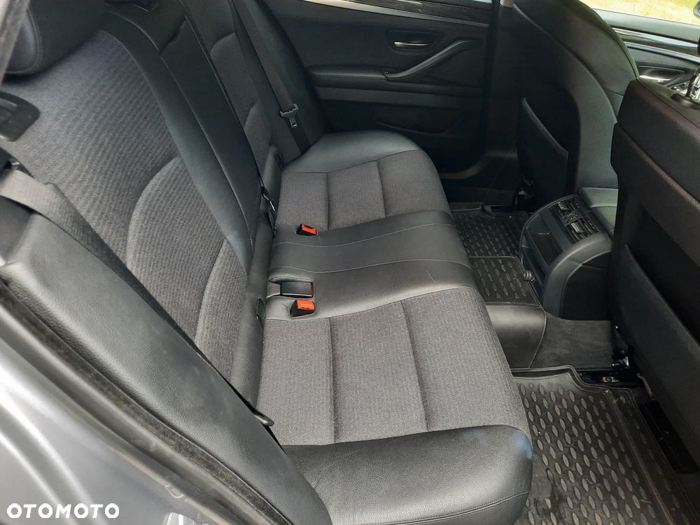 BMW Seria 5 530d xDrive - 17