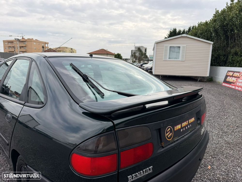 Renault Laguna 2.2 D - 19