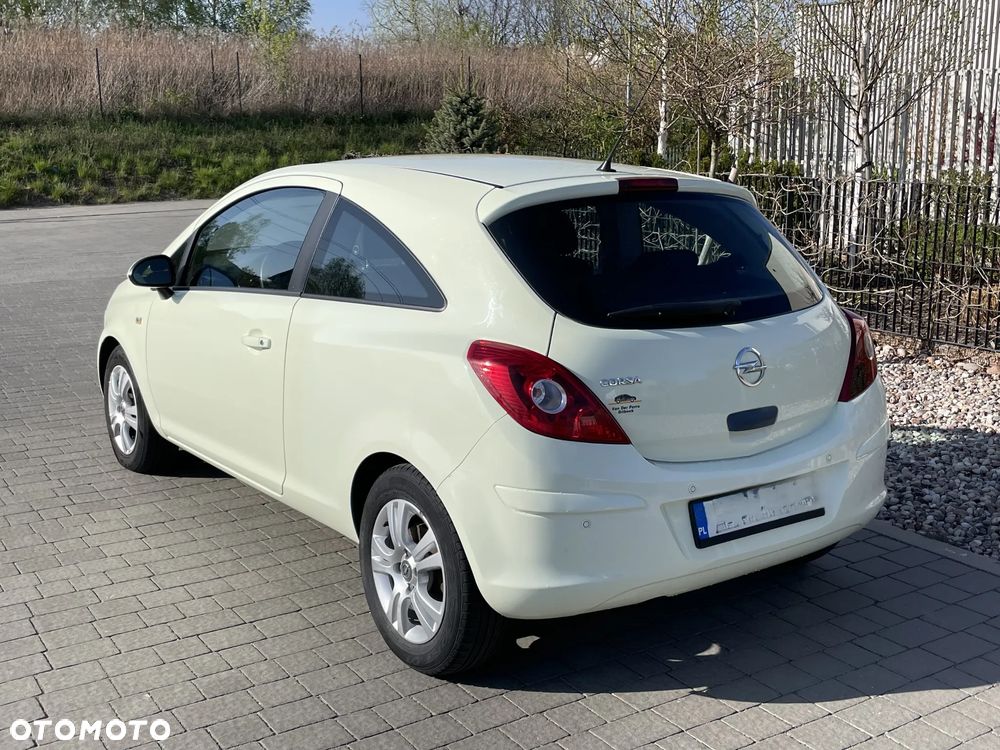 Opel Corsa 1.4 16V Innovation - 4