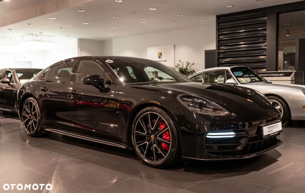 Porsche Panamera - 4