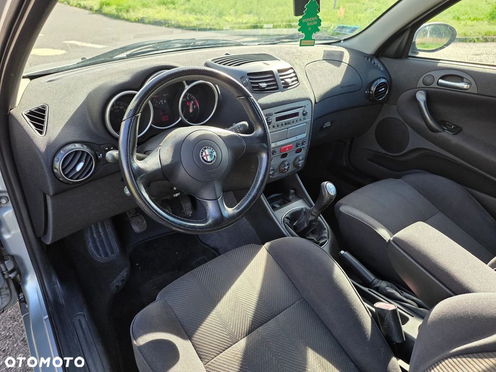 Alfa Romeo 147 1.6 T.S Progression - 10
