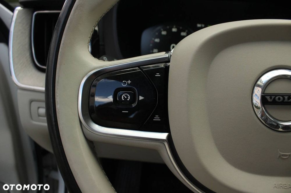 Volvo XC 60 - 30