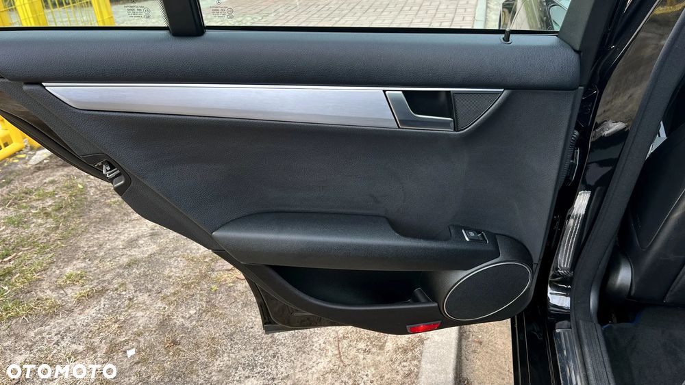 Mercedes-Benz Klasa C 180 BlueEFFICIENCY 7G-TRONIC Avantgarde - 29