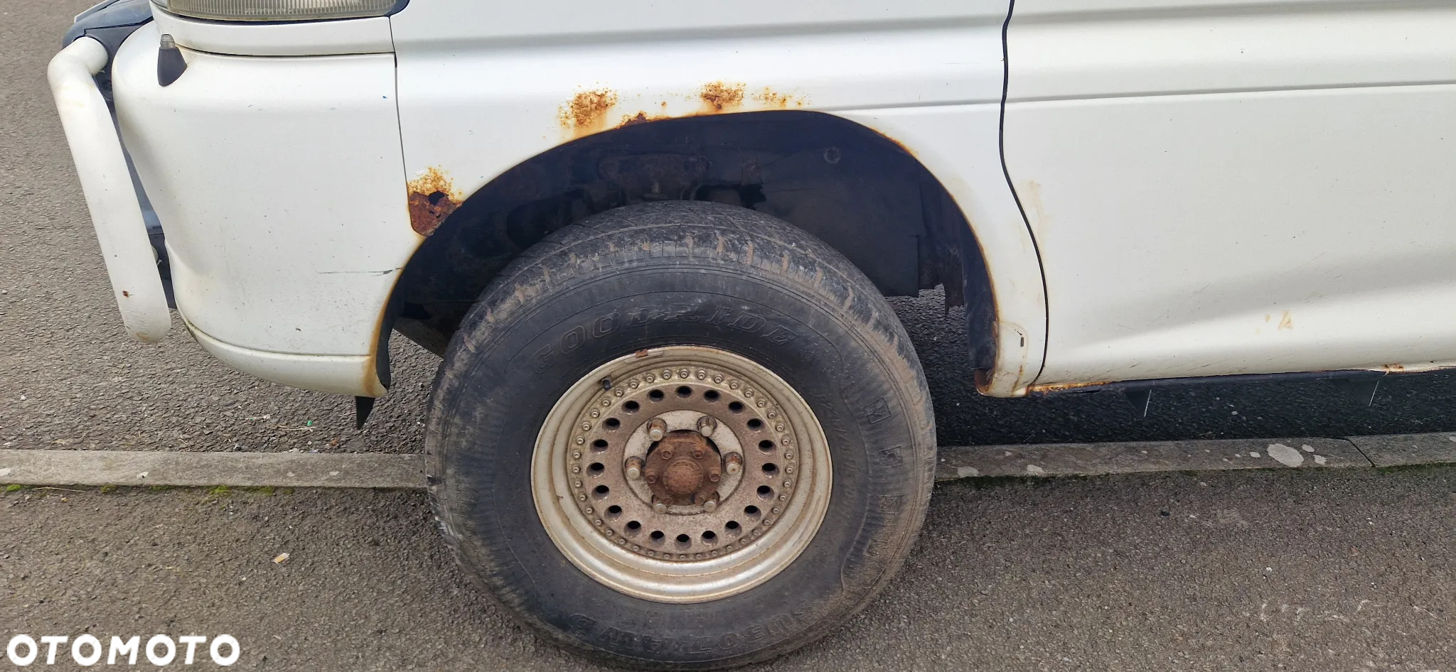 Mitsubishi L400 - 13