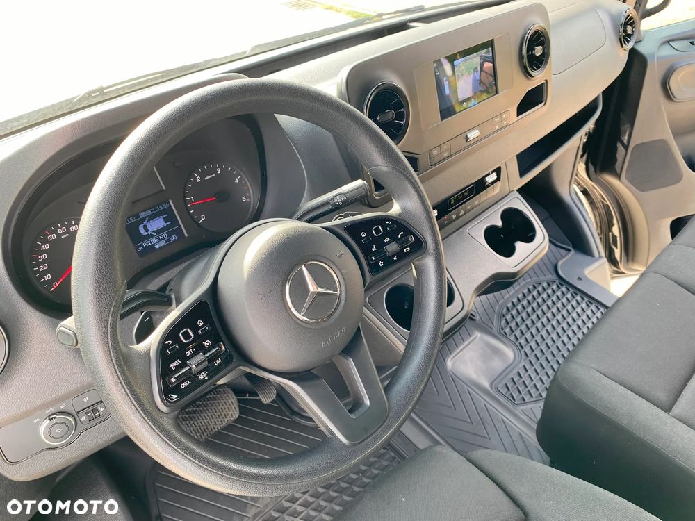 Mercedes-Benz Sprinter - 13