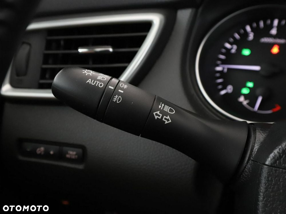 Nissan Qashqai 1.3 DIG-T N-Connecta EU6d - 33