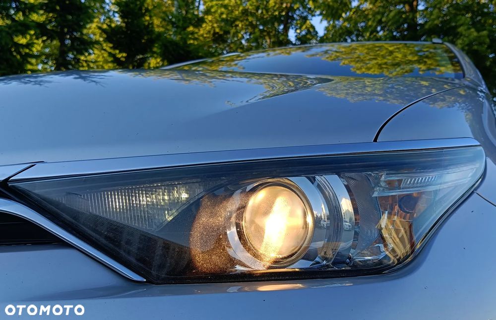 Toyota Auris 1.6 D-4D Executive - 38