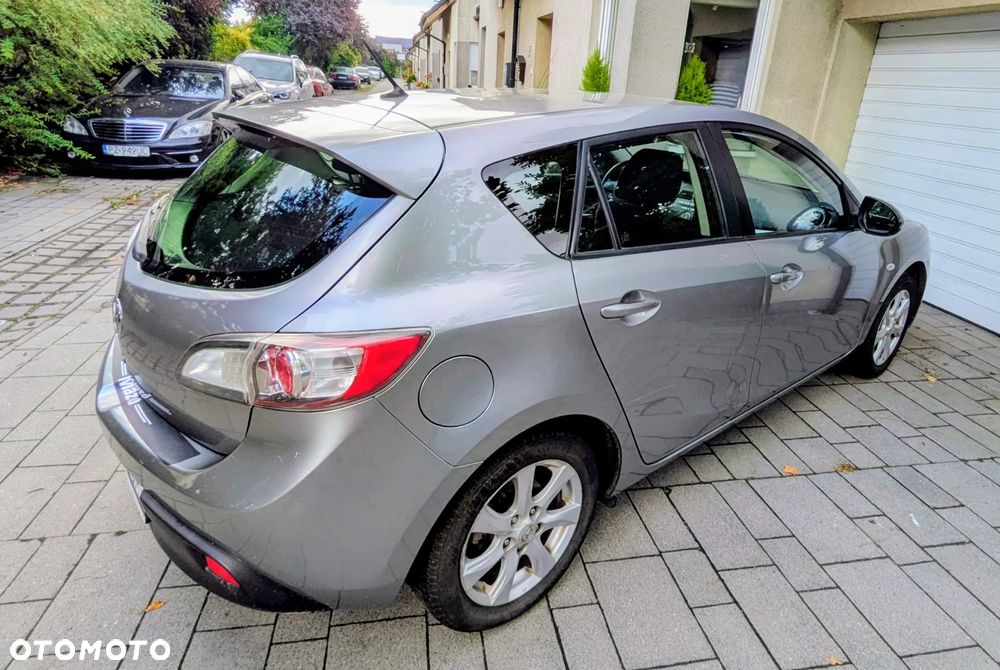 Mazda 3 1.6 Active + - 15