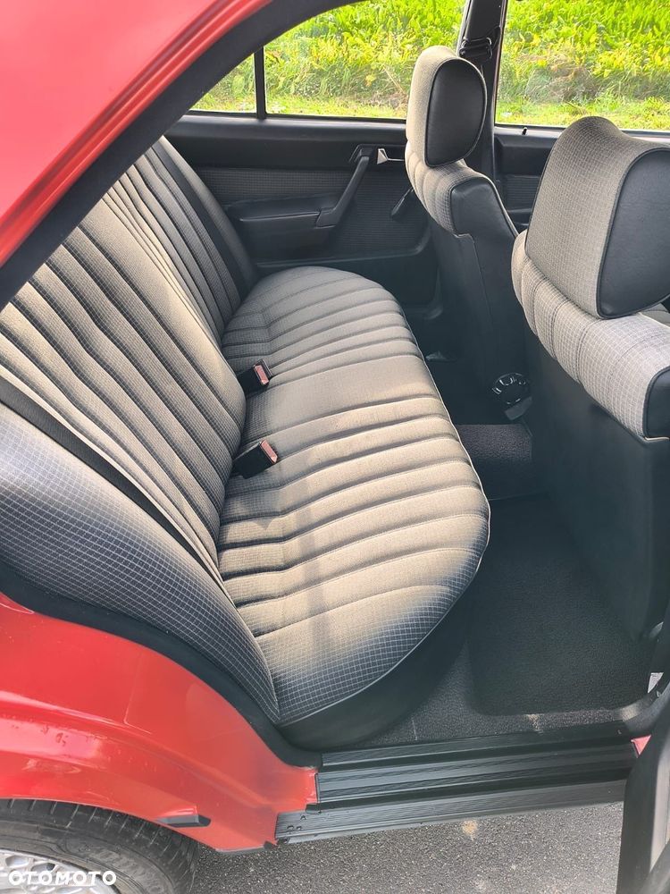 Mercedes-Benz W201 (190) - 13